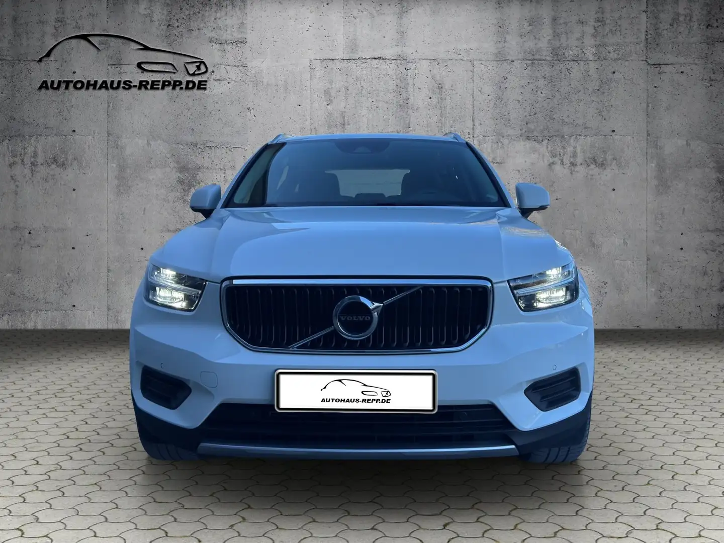 Volvo XC40 T3 Momentum Pro *Winter- & Parkassistenz-Paket Beyaz - 2