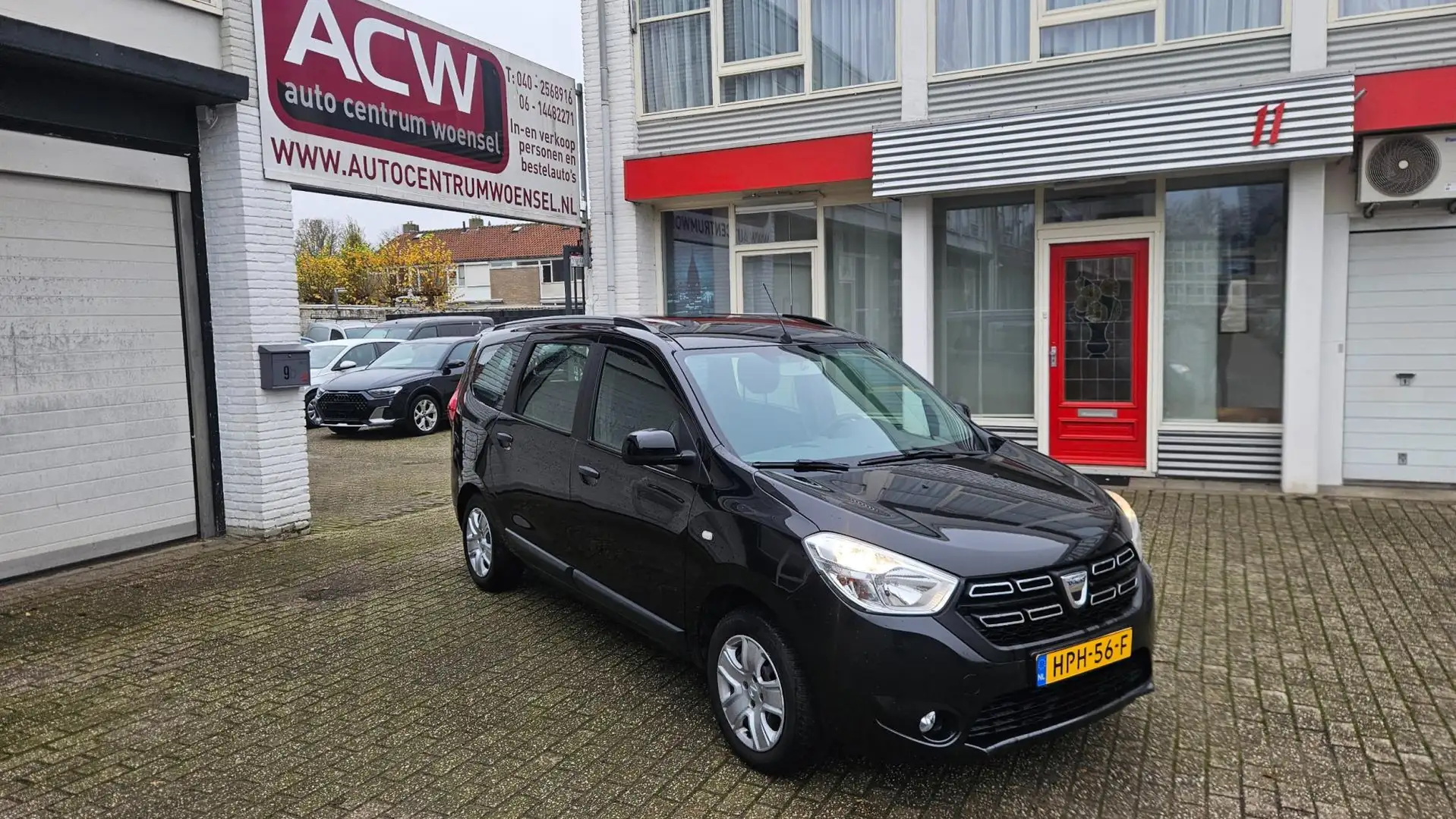 Dacia Lodgy 1.3 TCe Comfort 7p. Zwart - 1