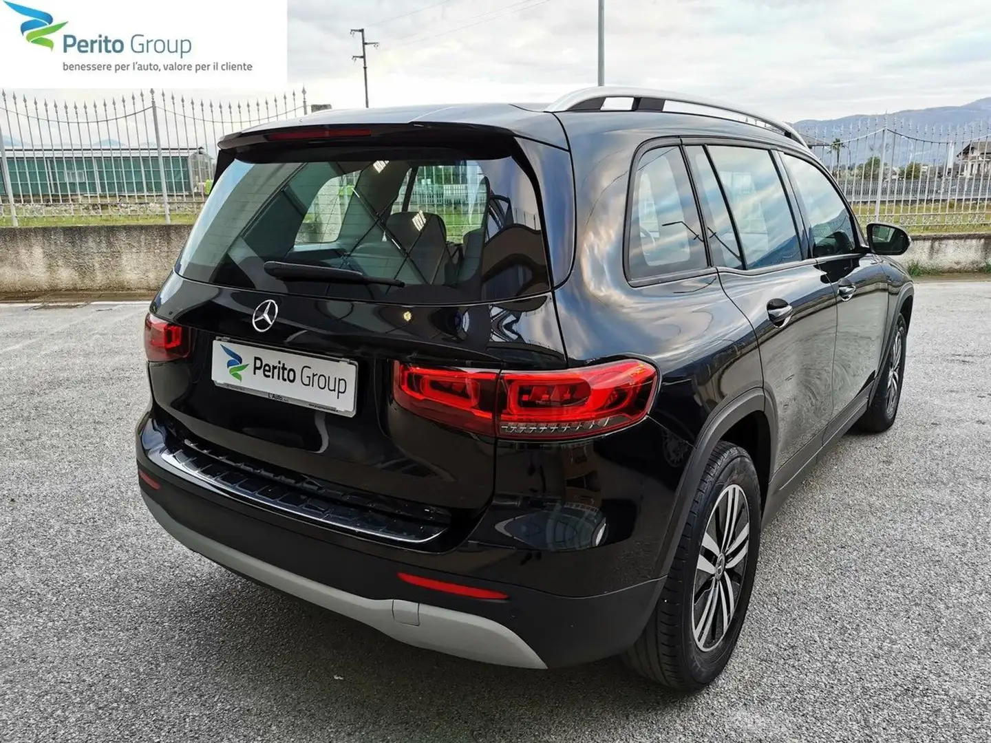 Mercedes-Benz GLB 180 d Automatic Sport con gancio traino elettronico Nero - 2