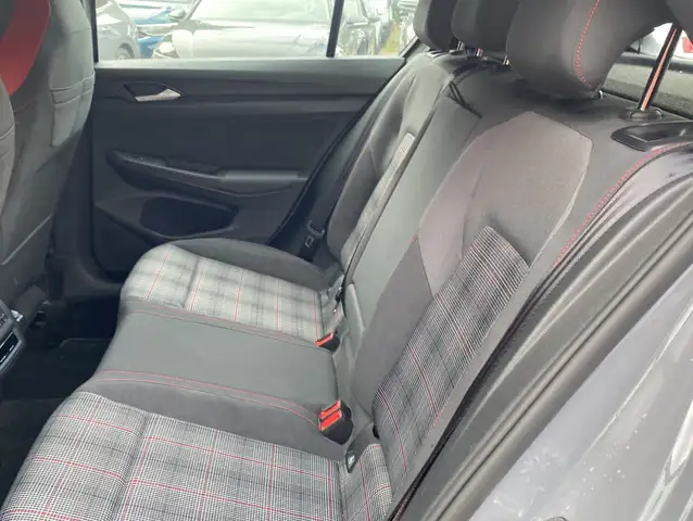 Volkswagen Golf view 6