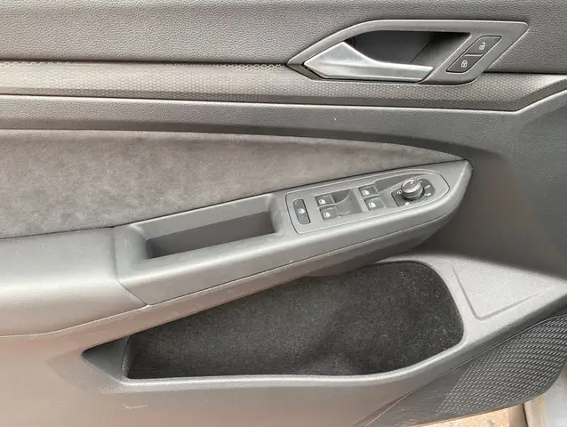 Volkswagen Golf view 4