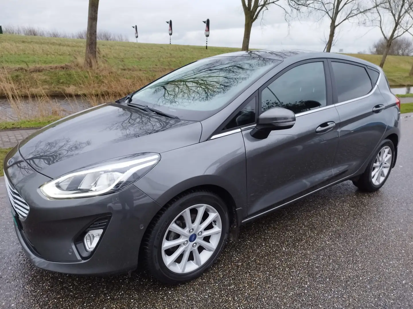 Ford Fiesta 1.0 EcoBoost ** 125 pk ** Titanium ** NAVI ** B & Grijs - 2