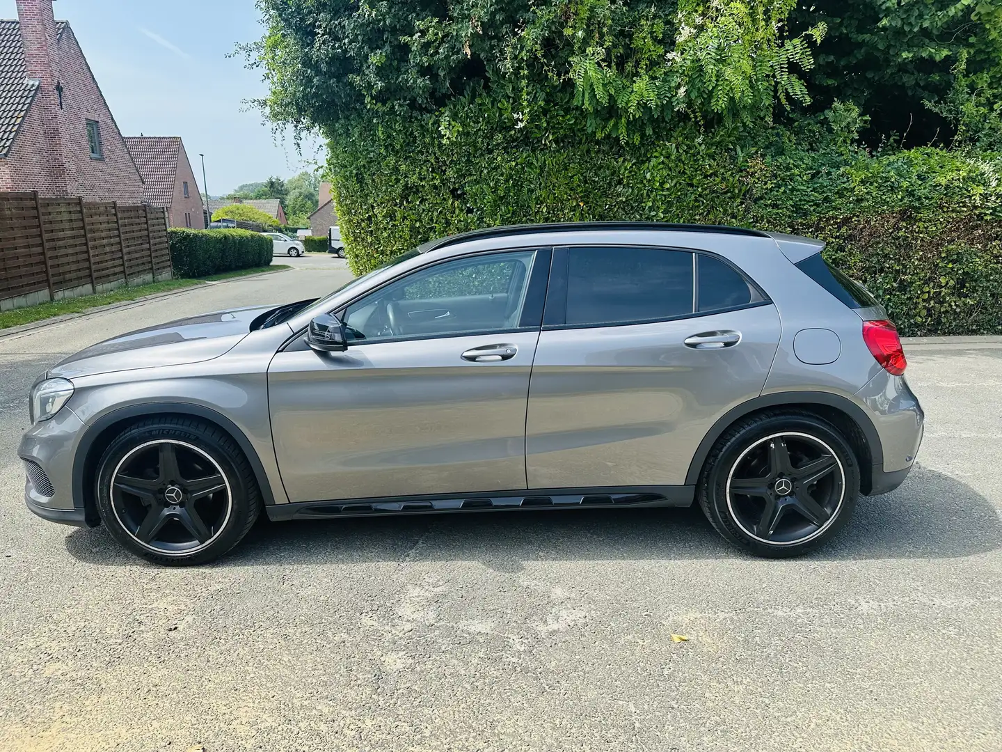 Mercedes-Benz GLA 180 AMG PACK NIGHT - 2