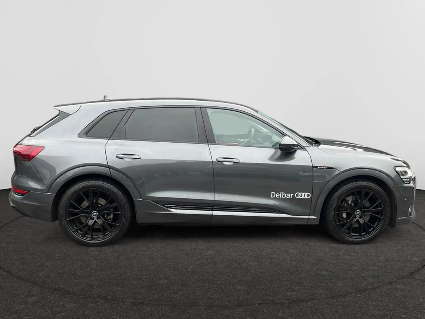 Audi e-tron Audi e-tron  S line 55 quattro 300,00 kW Gris - 2