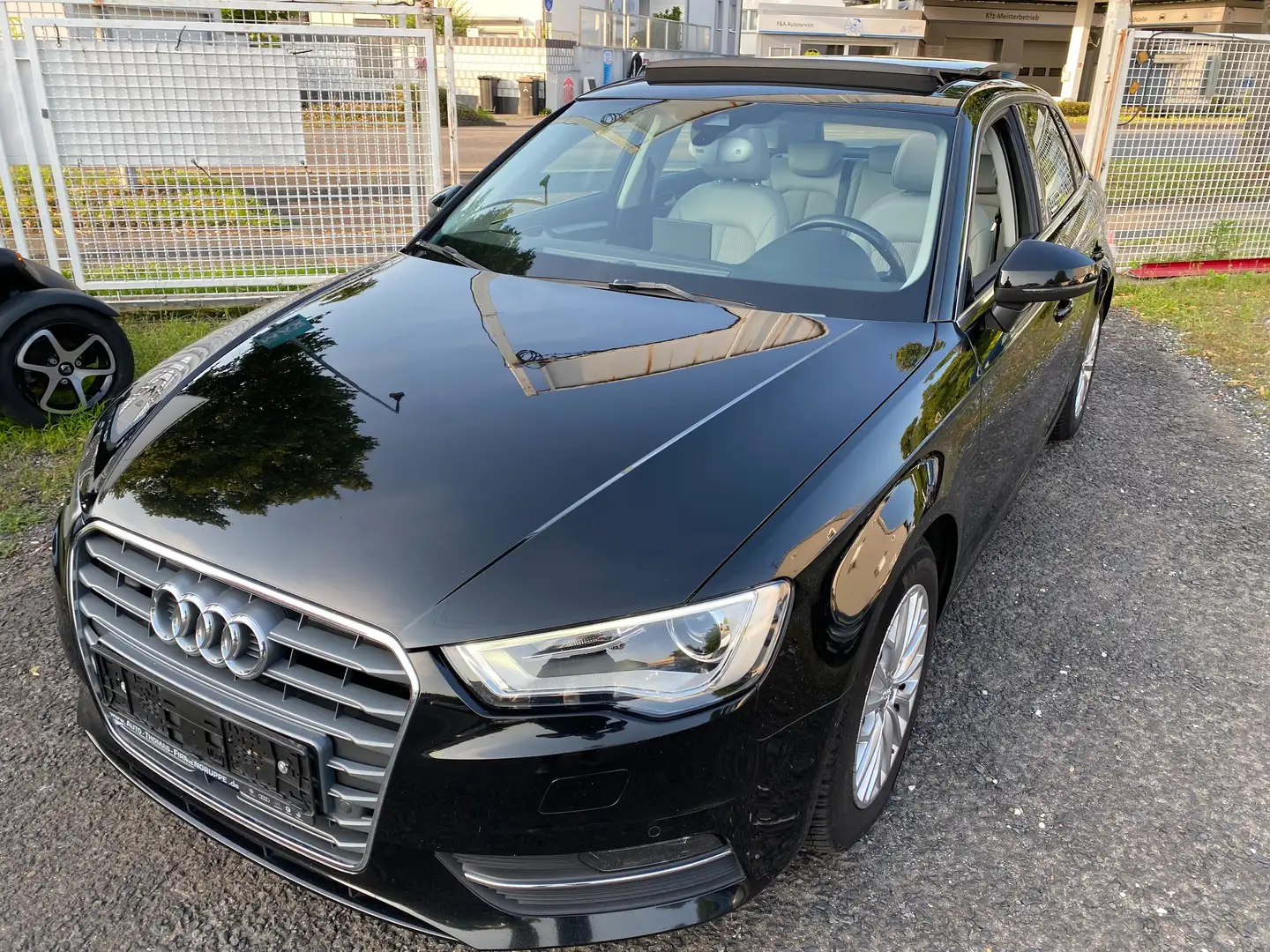 Audi A3 Sportback 2,0 TDI ambiente Automatik Schwarz - 1
