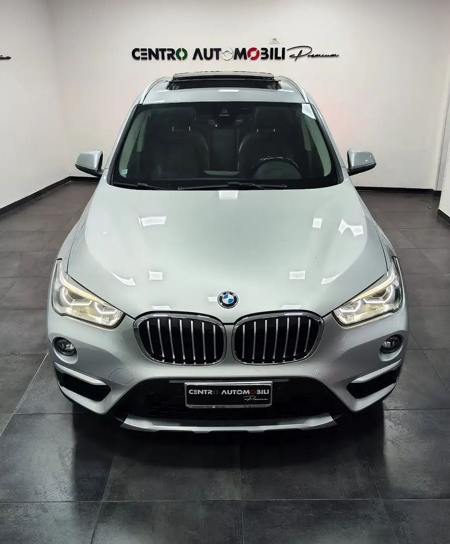 BMW X1 X1 sDrive20d xLine Gris - 2