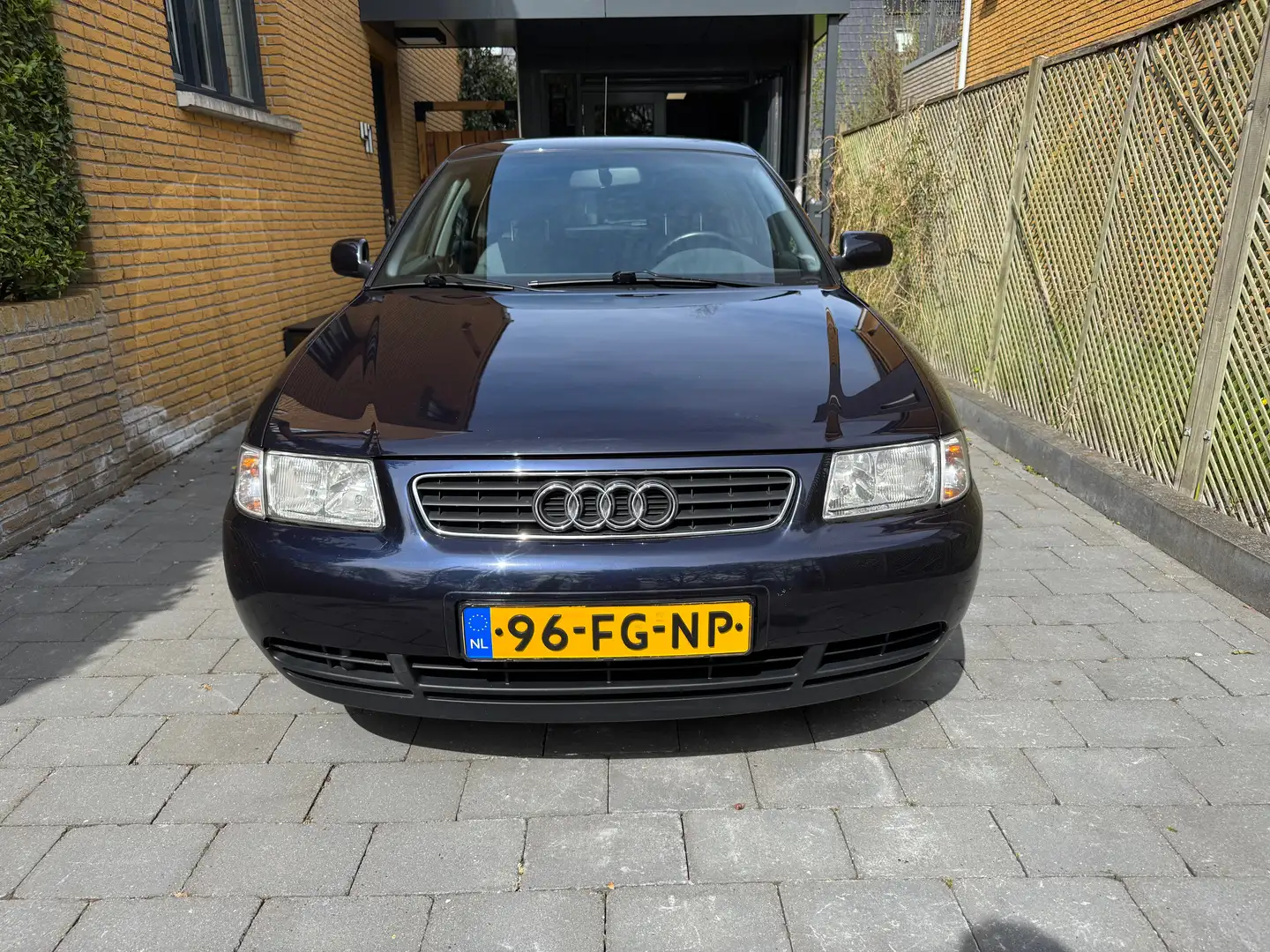 Audi A3 A3 1.6 Attraction Violet - 2