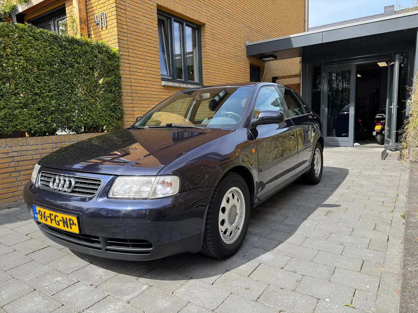 Audi A3 A3 1.6 Attraction Violet - 1