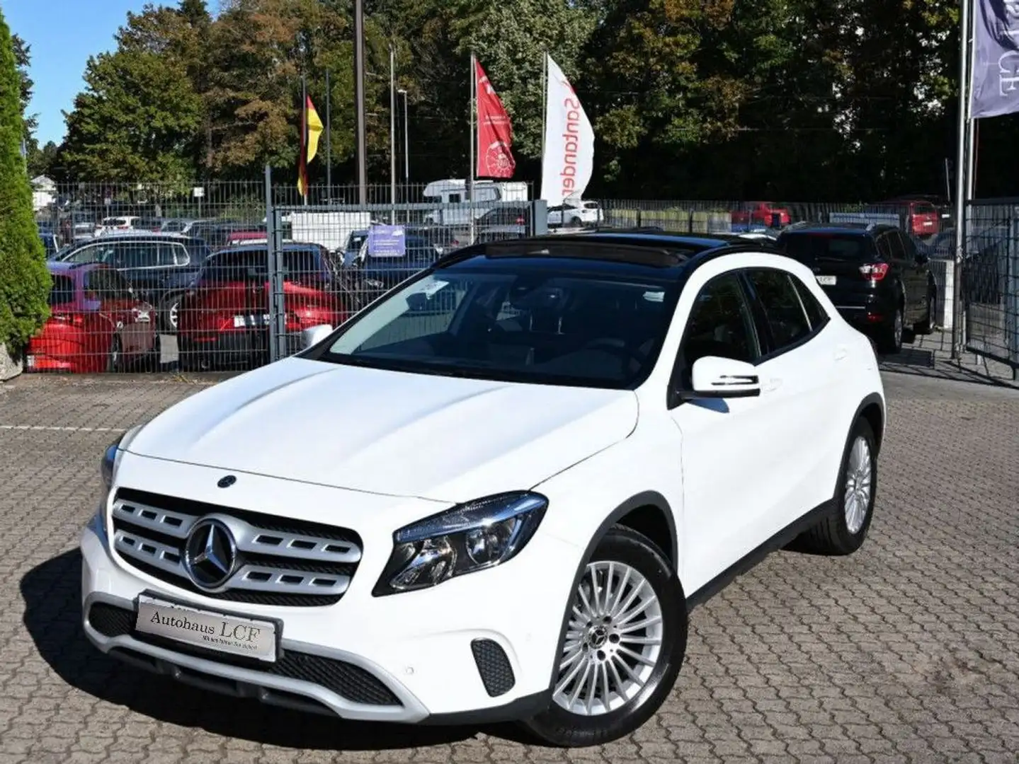Mercedes-Benz GLA 200 d CDI Navi PDC Kamera Sitzhz. PanoramaSD Weiß - 2