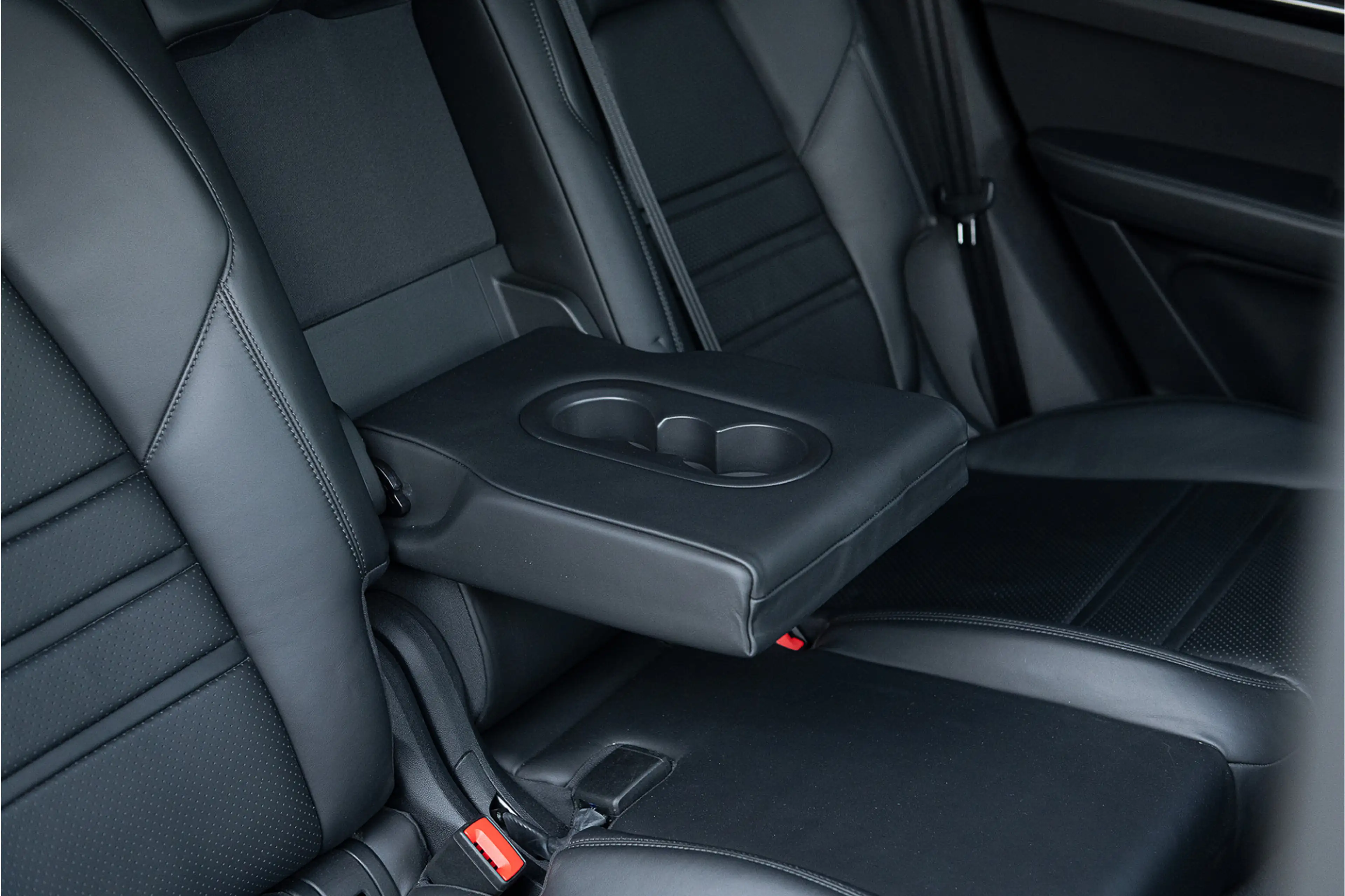 Porsche Cayenne 3.0 E-Hybrid ACC Pano PDLS+ GTS Stoelvent. Sport C — photo 13