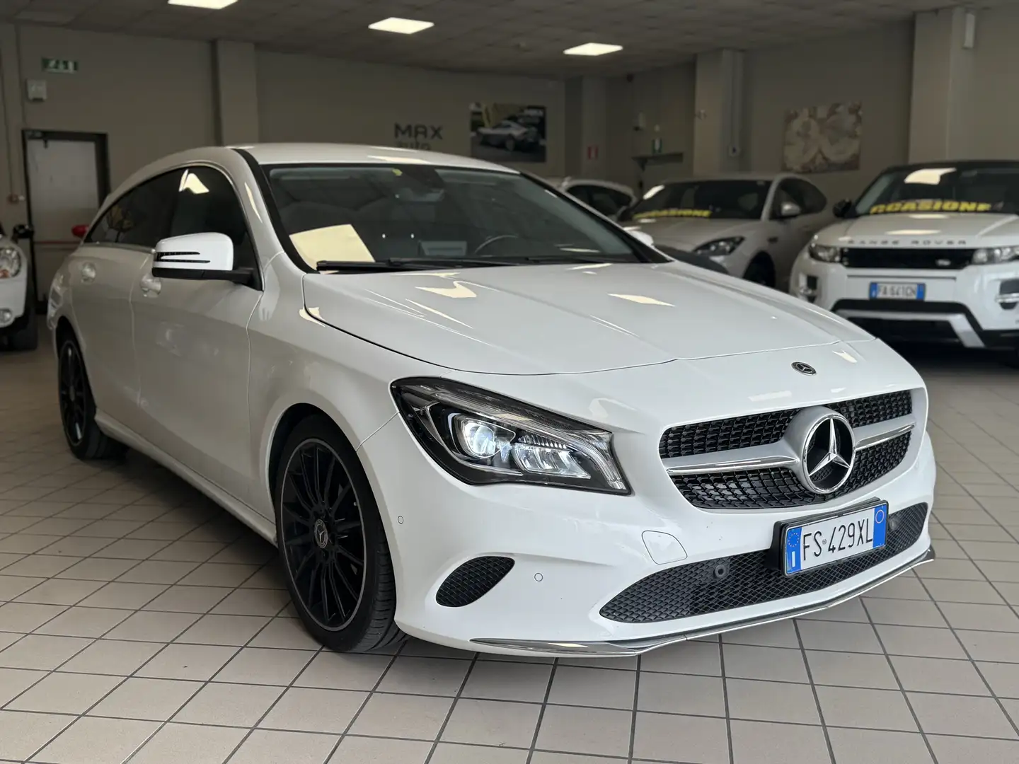 Mercedes-Benz CLA 200 Shooting Brake d Premium 4matic auto FL - 2
