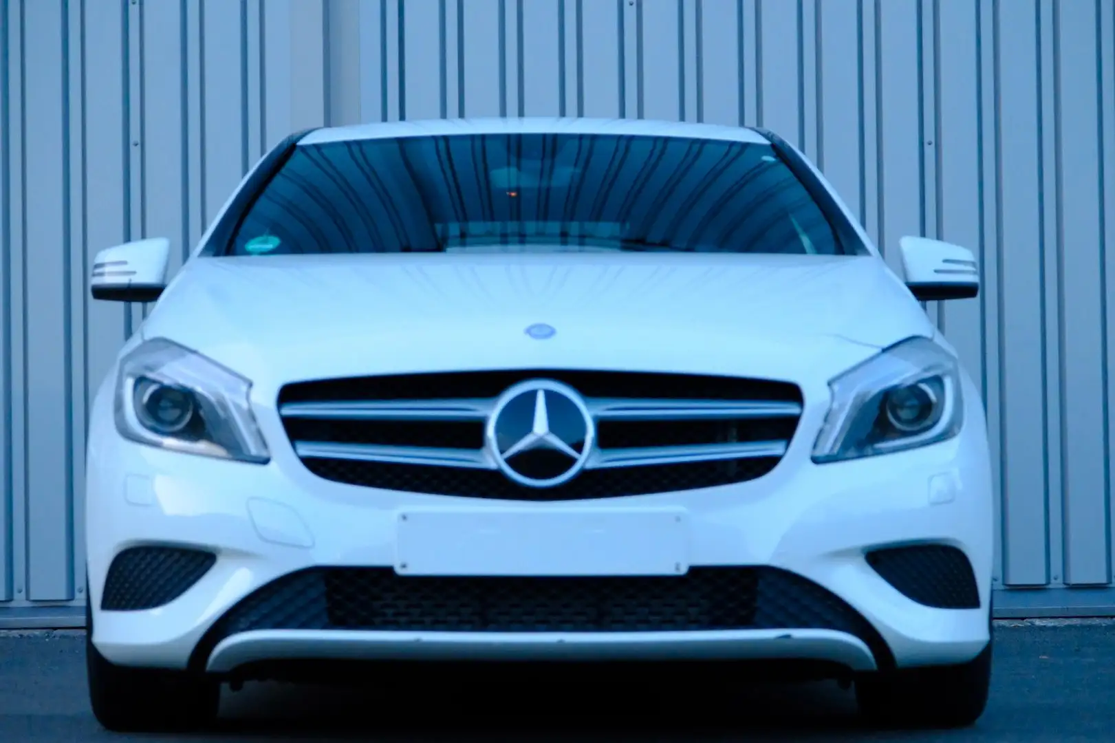 Mercedes-Benz A 180 BlueEfficiency Urban/Aut./wenig km/Navi Weiß - 2