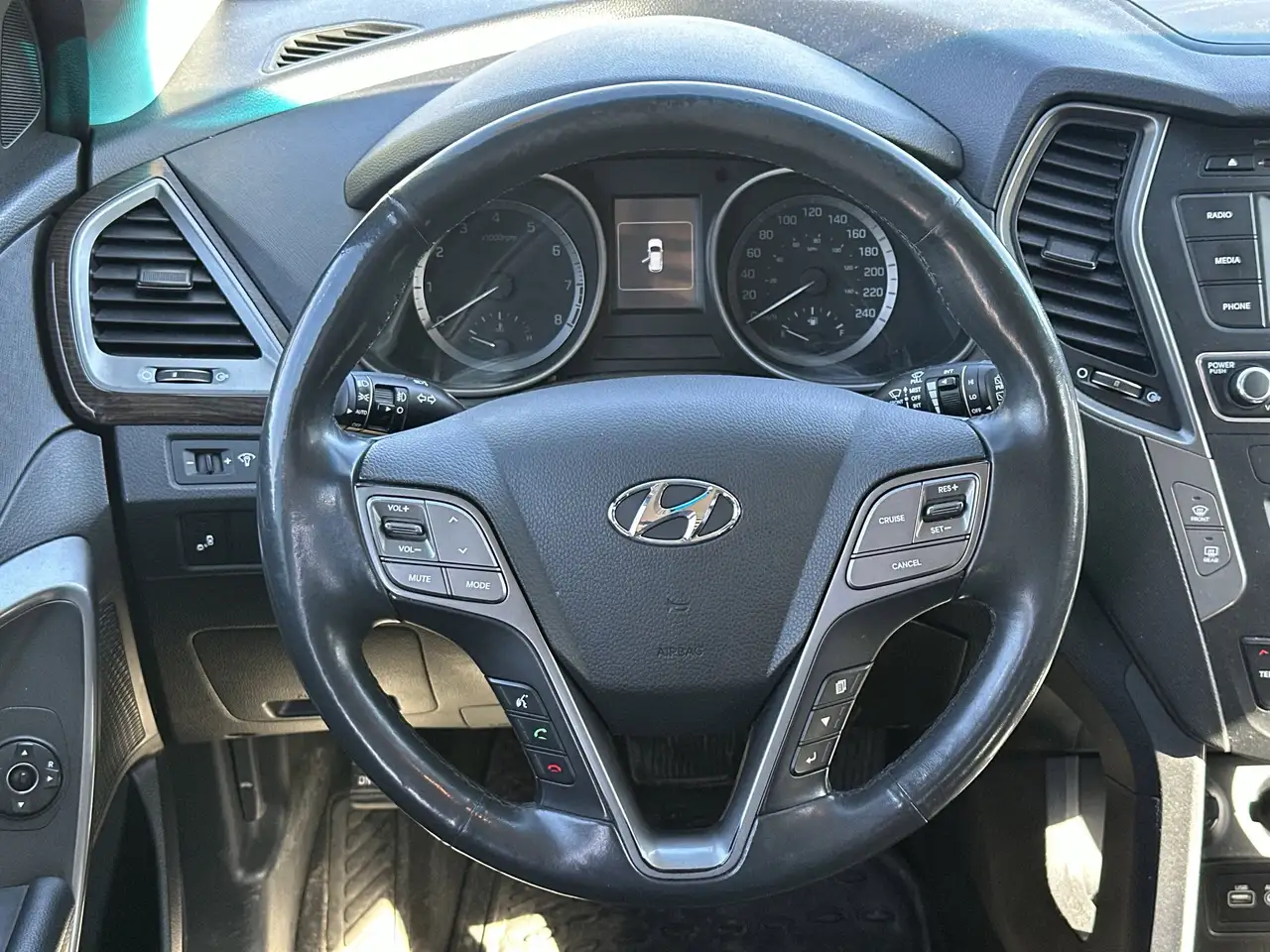 Hyundai SANTA FE снимка Hyundai SANTA FE