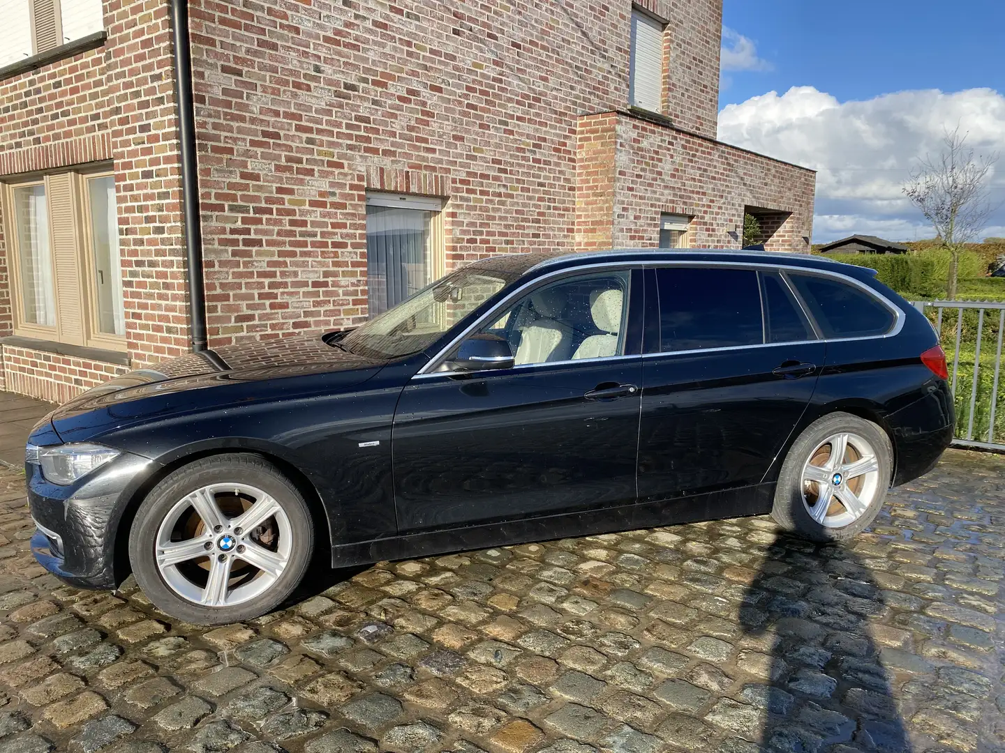 BMW 318 318d Touring Modern Line Zwart - 1