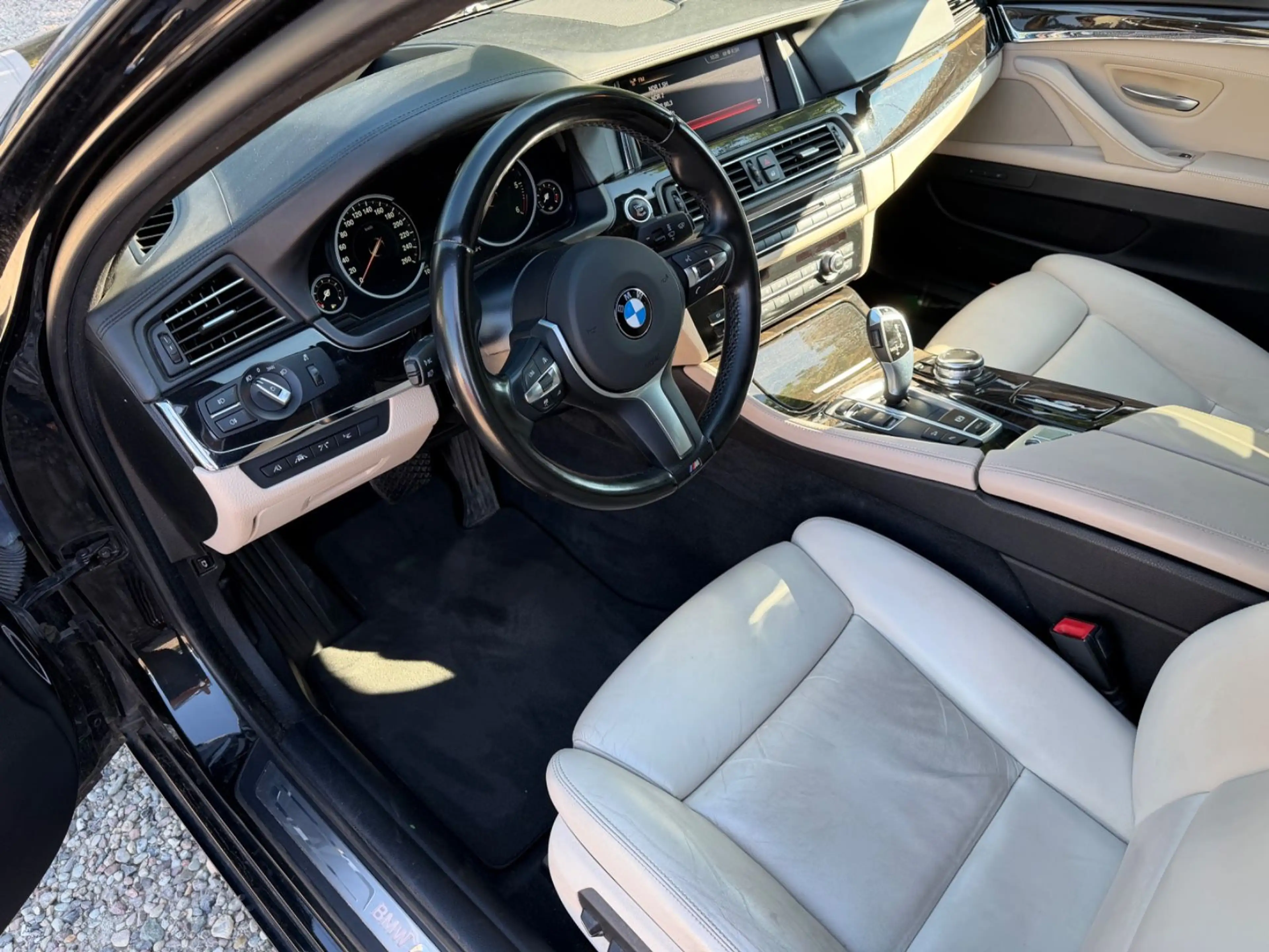 BMW 535 5 Touring 535 d xDrive — photo 7