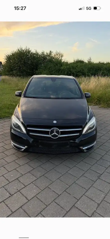 Mercedes-Benz B 180