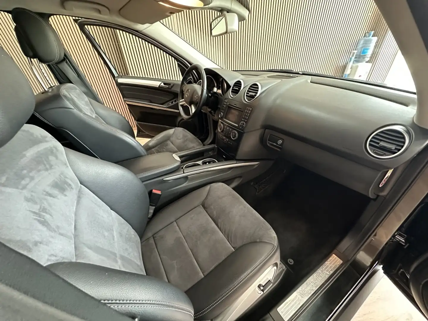 Mercedes-Benz ML 320 320CDI 4M Aut. Чорний - 2
