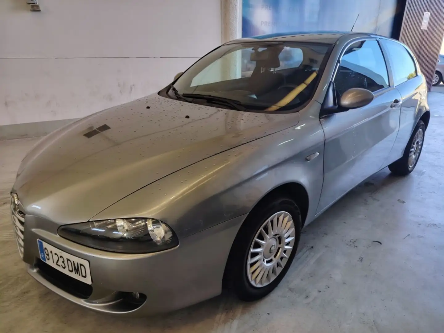 Alfa Romeo 147 1.6 TS Distinctive Gris - 1
