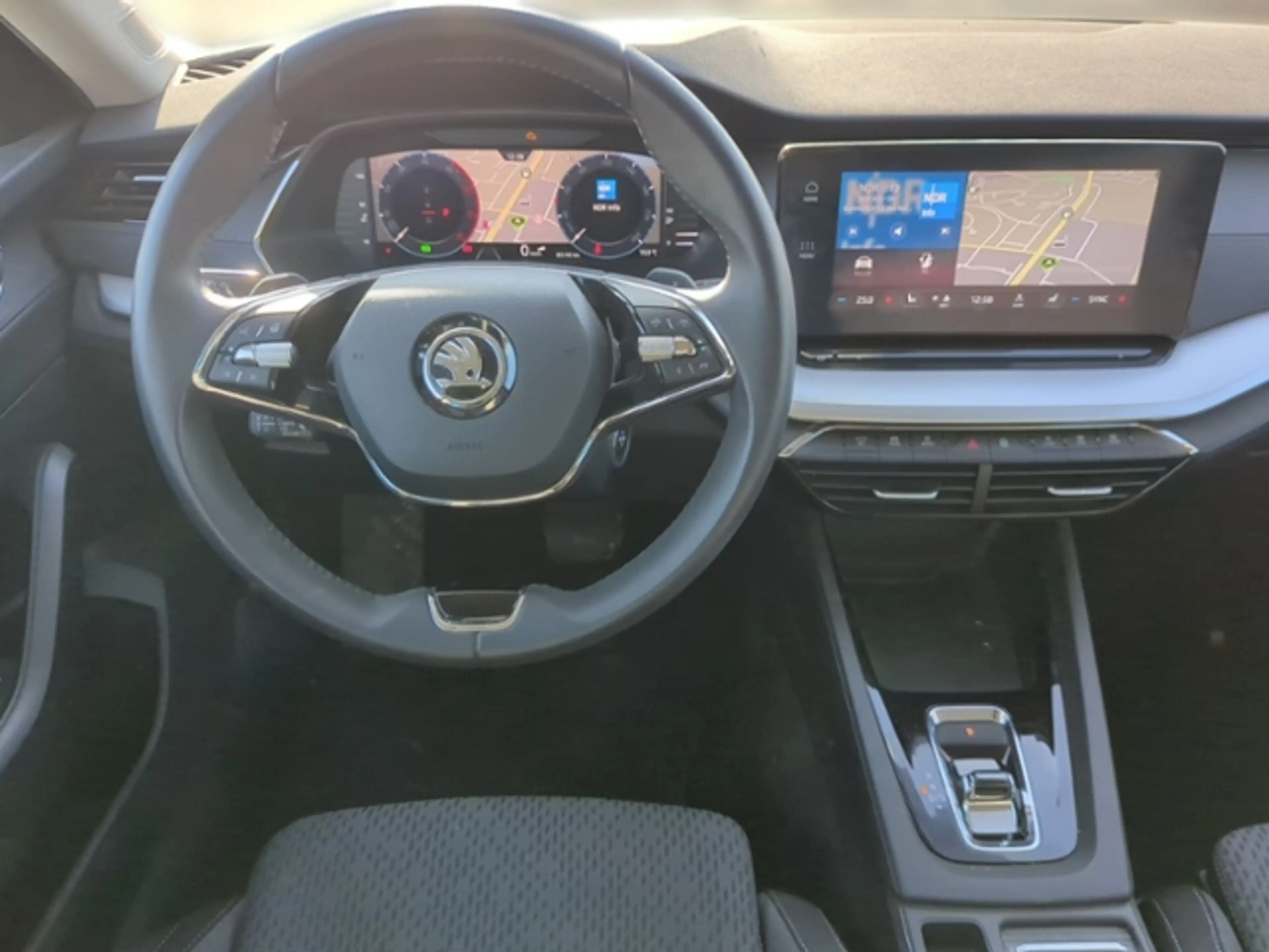 Skoda Octavia Combi 2.0 TDI DSG Clever NAV AHK STANDHZG — photo 11