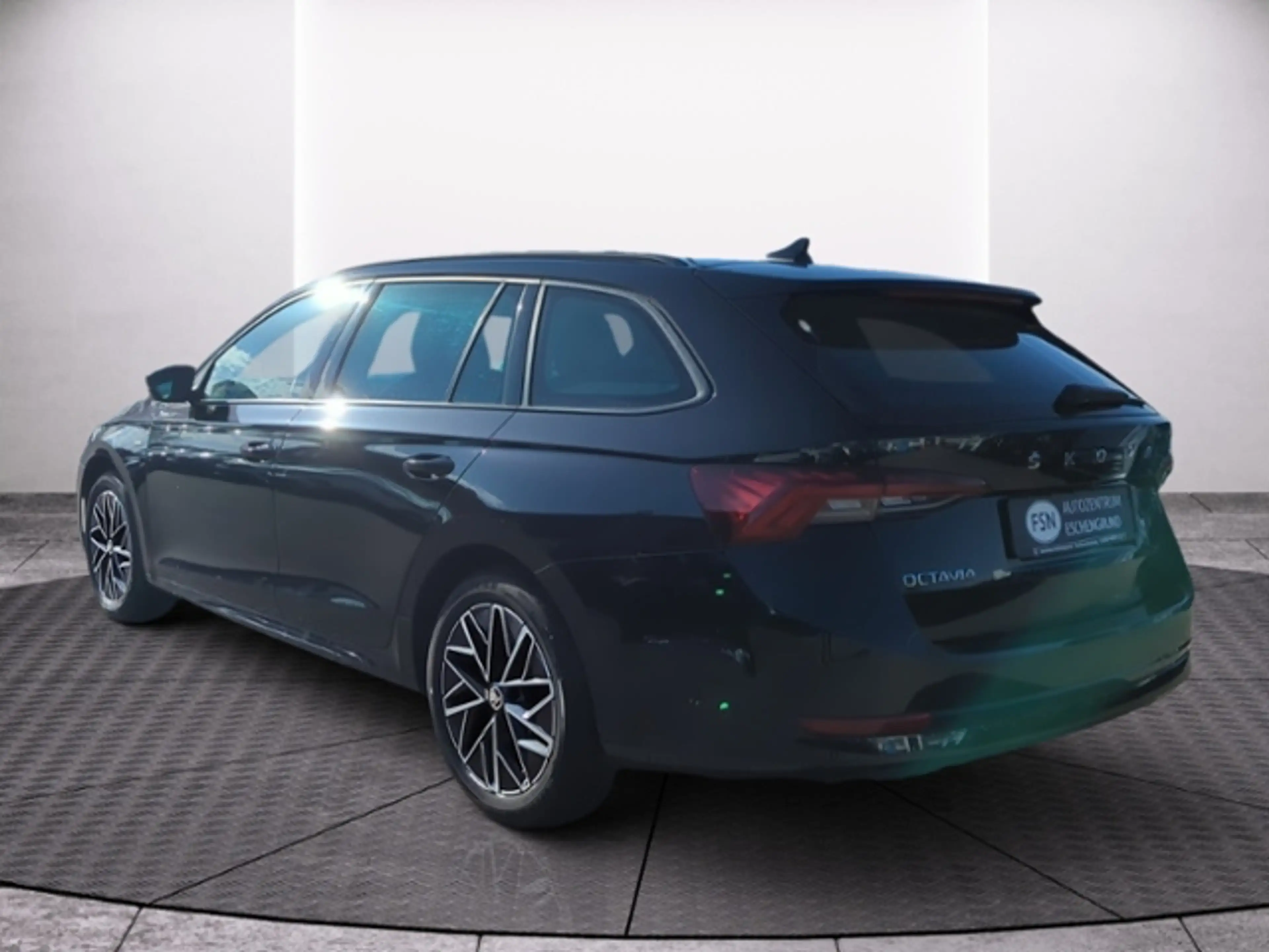 Skoda Octavia Combi 2.0 TDI DSG Clever NAV AHK STANDHZG — photo 5