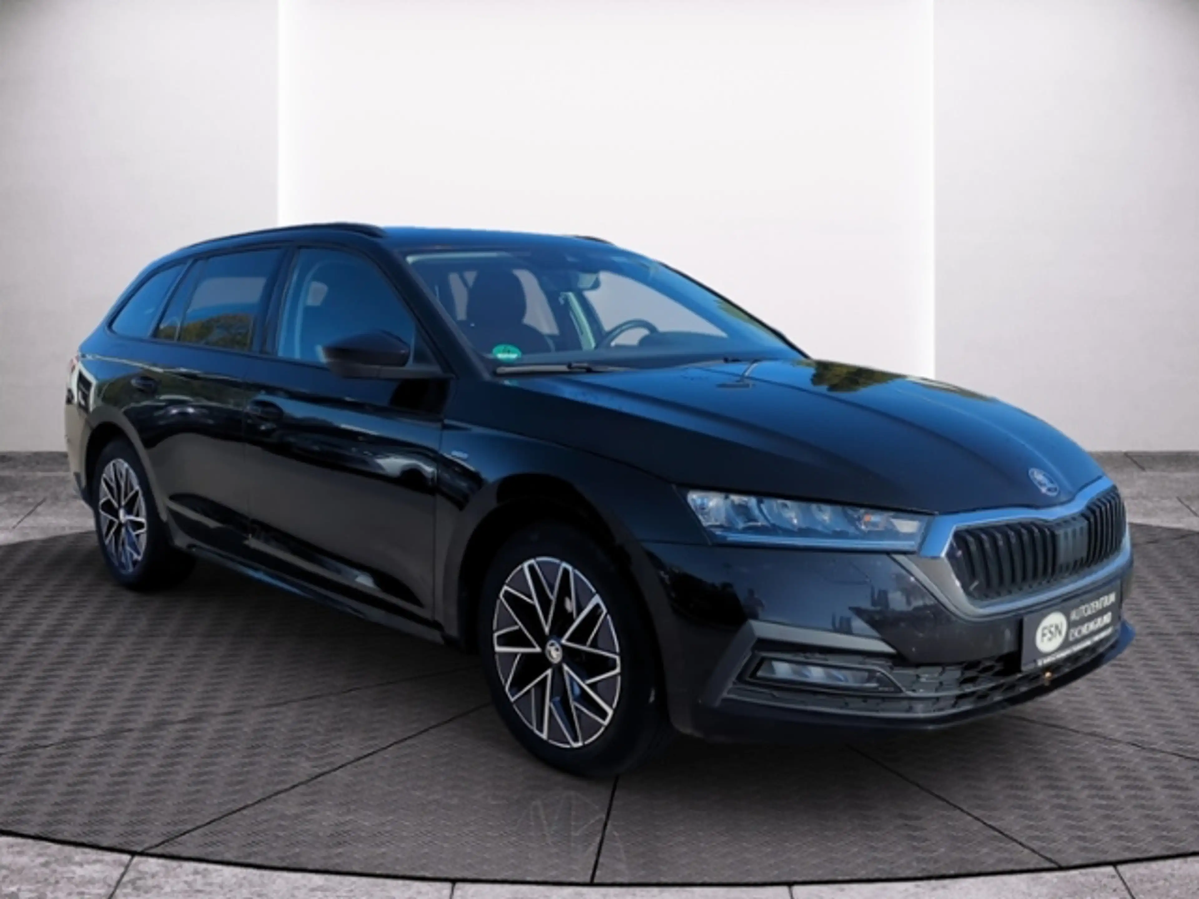 Skoda Octavia Combi 2.0 TDI DSG Clever NAV AHK STANDHZG — photo 3