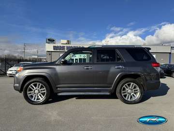 LIMITED 4WD V6 SR5 w / Navigation, Roof & RearCam