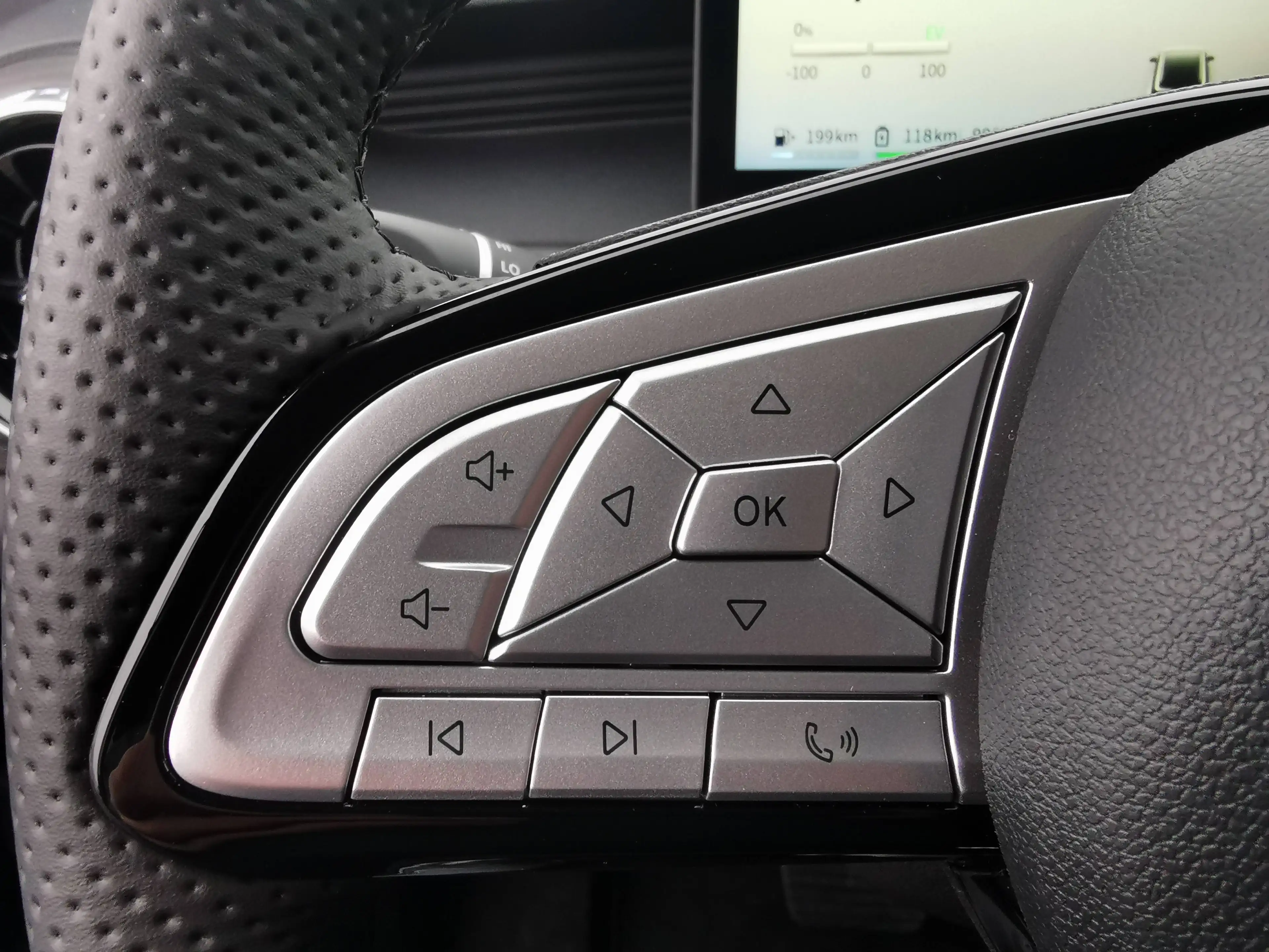 DFM Forthing 4 DFM Forthing 4 PHEV  7 Sitzer - 3 Jahre Garantie — photo 14