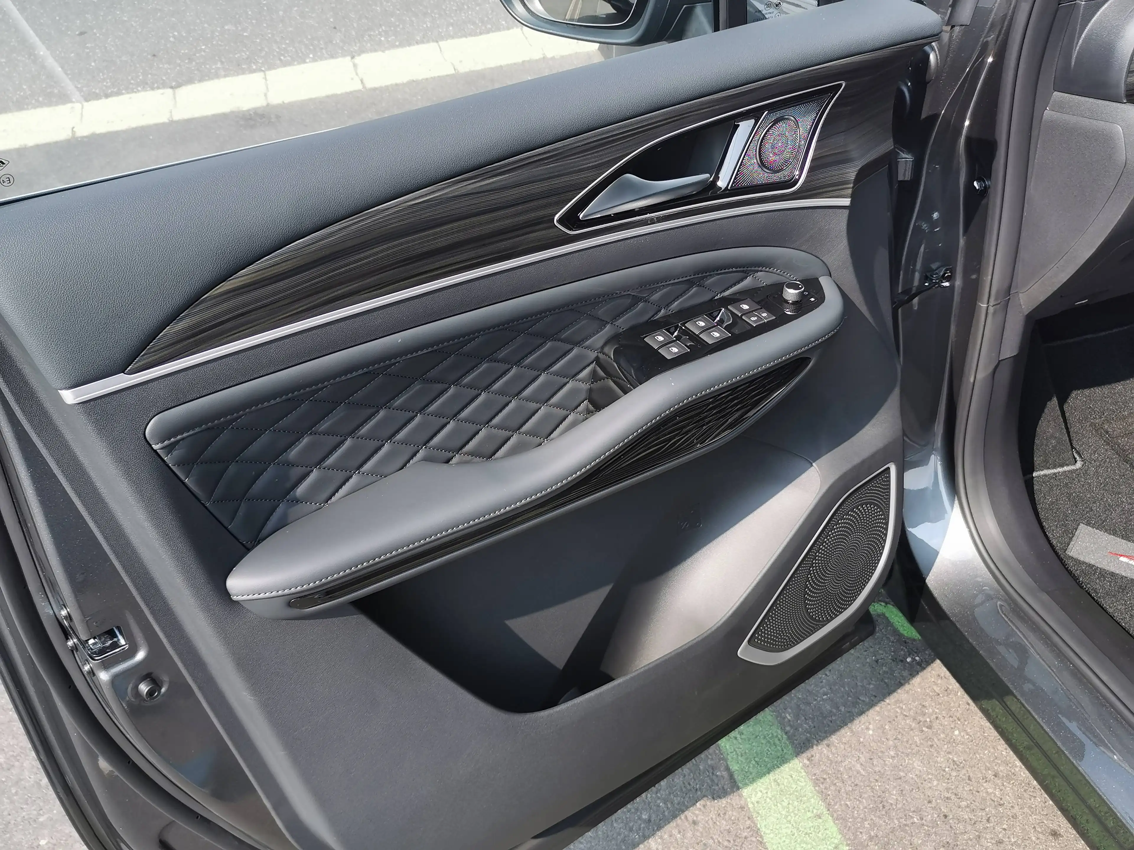 DFM Forthing 4 DFM Forthing 4 PHEV  7 Sitzer - 3 Jahre Garantie — photo 9