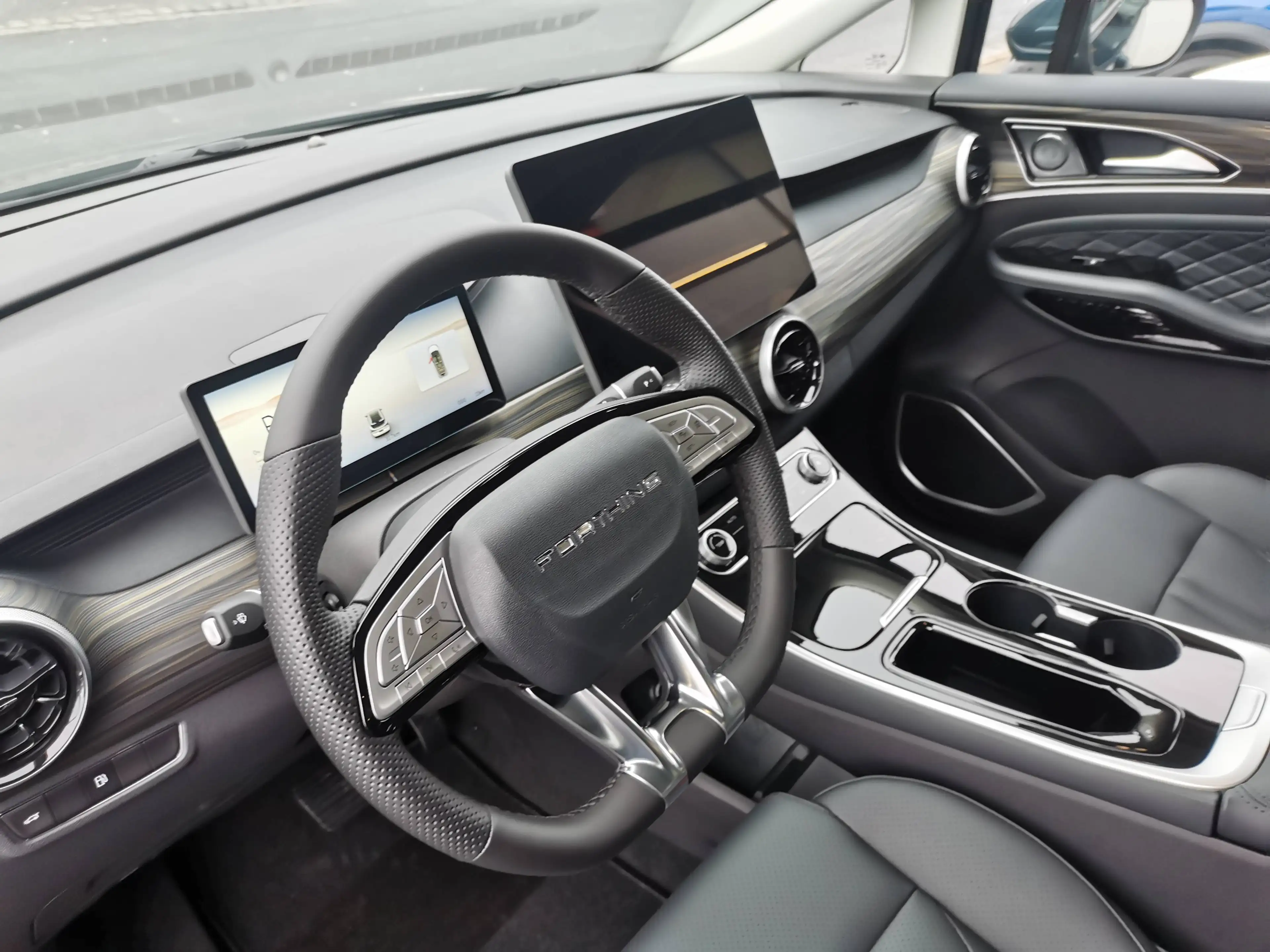 DFM Forthing 4 DFM Forthing 4 PHEV  7 Sitzer - 3 Jahre Garantie — photo 12