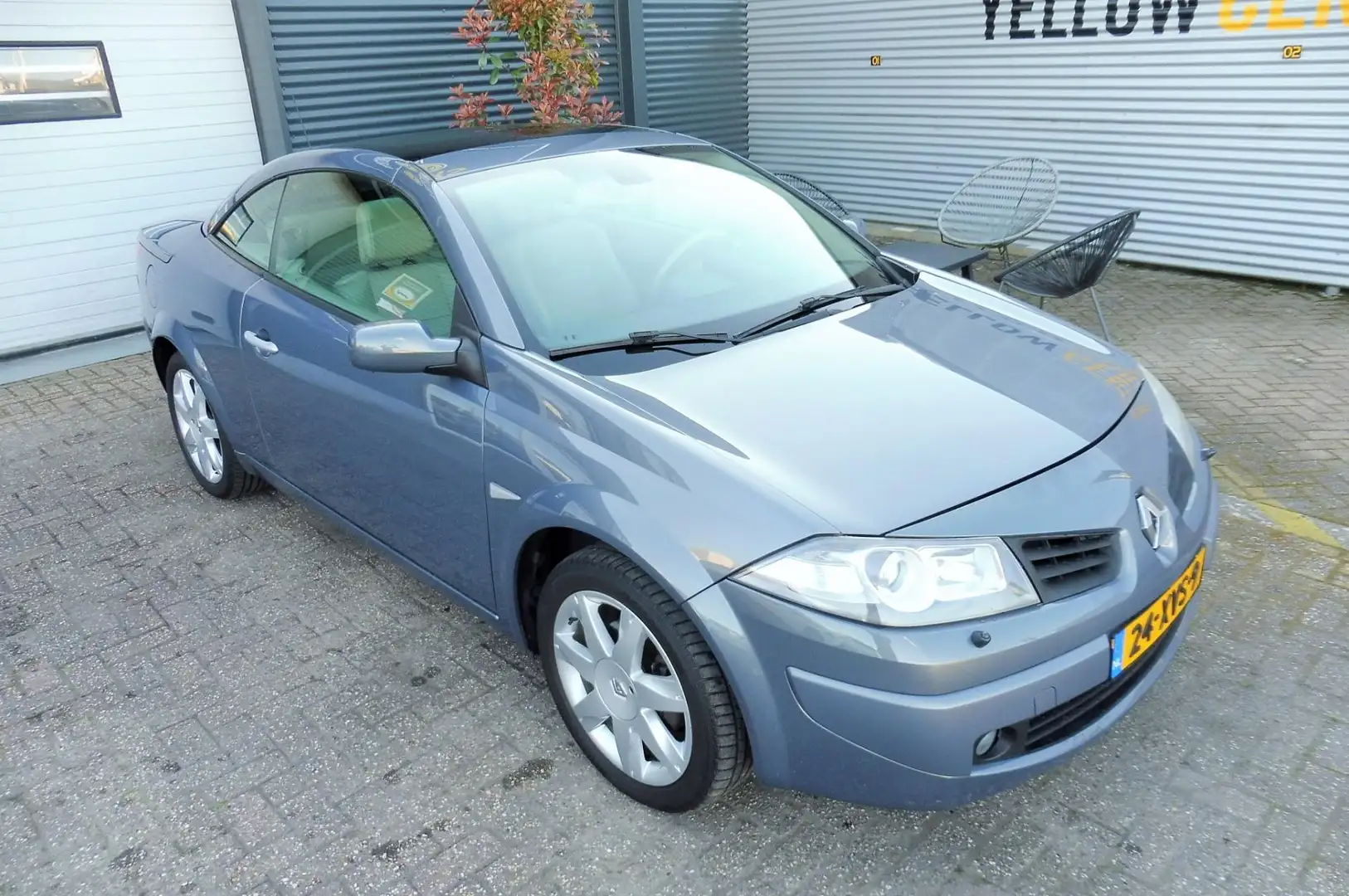 Renault Megane Coupé-Cabriolet 2.0T 16V Tech Line Grijs - 2