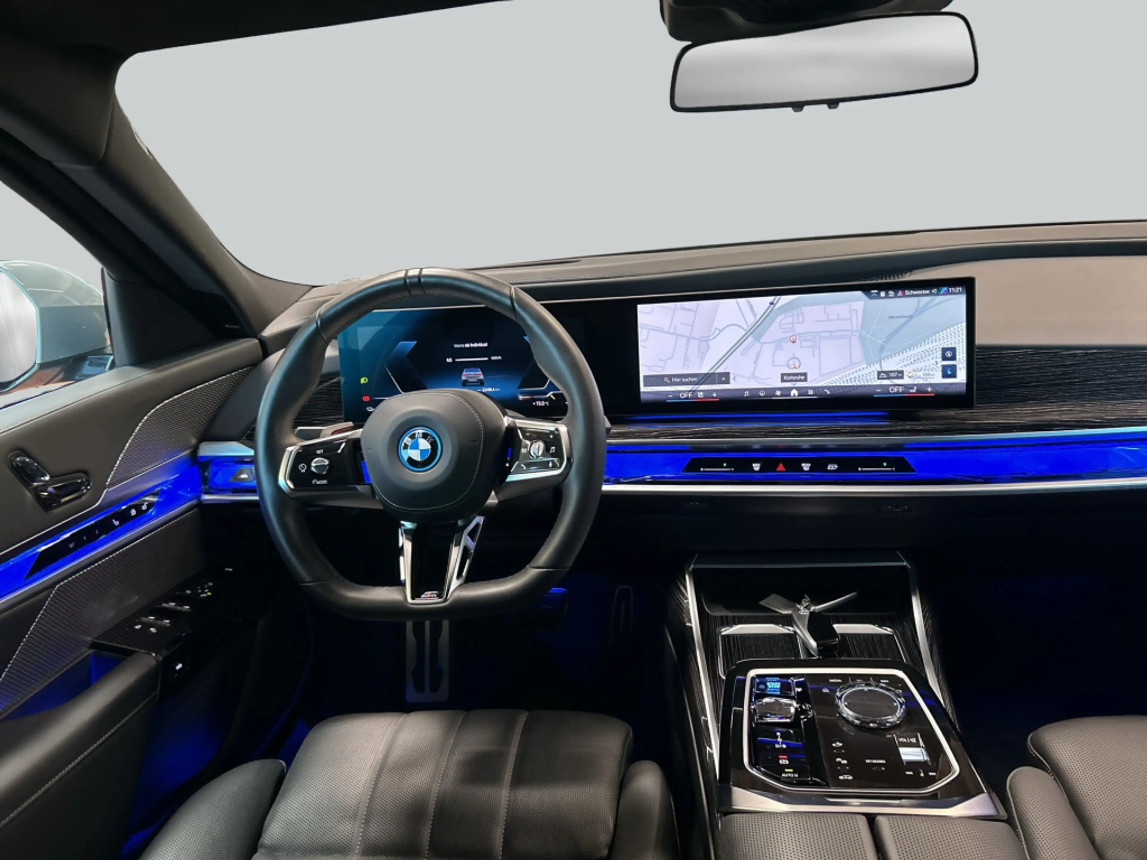 BMW i7 eDrive50, Panoramadach, MSport — photo 18