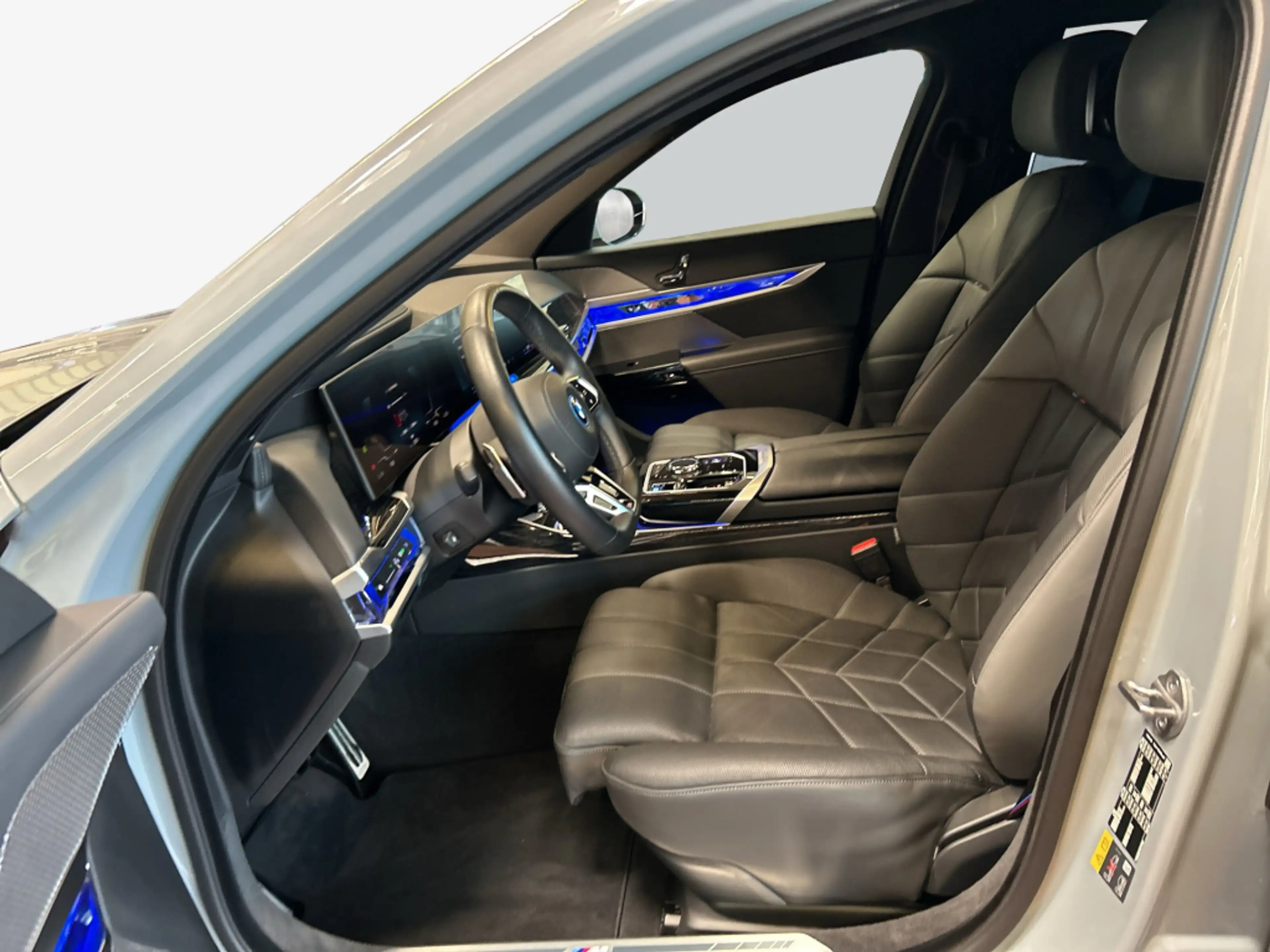 BMW i7 eDrive50, Panoramadach, MSport — photo 10