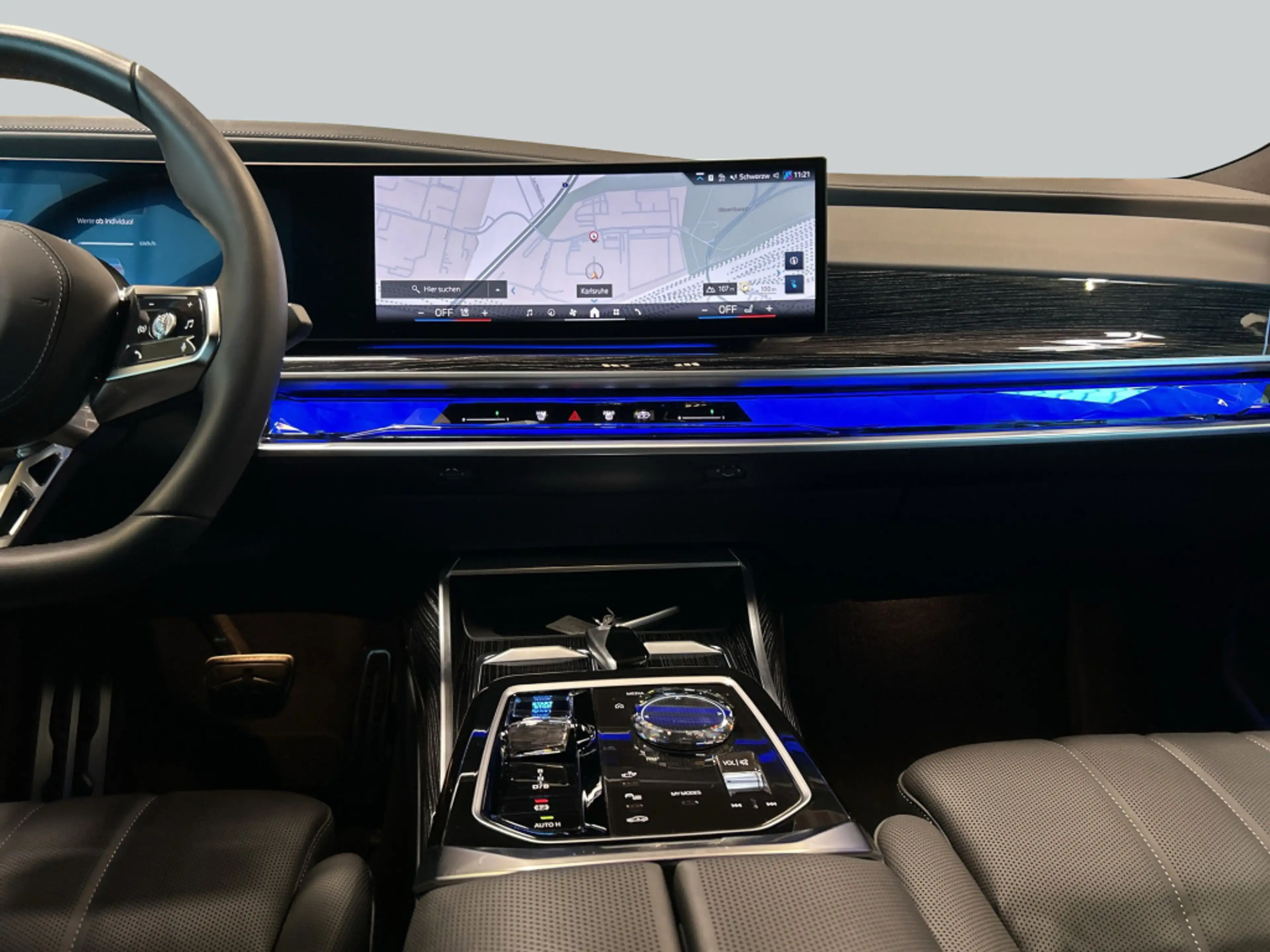 BMW i7 eDrive50, Panoramadach, MSport — photo 16