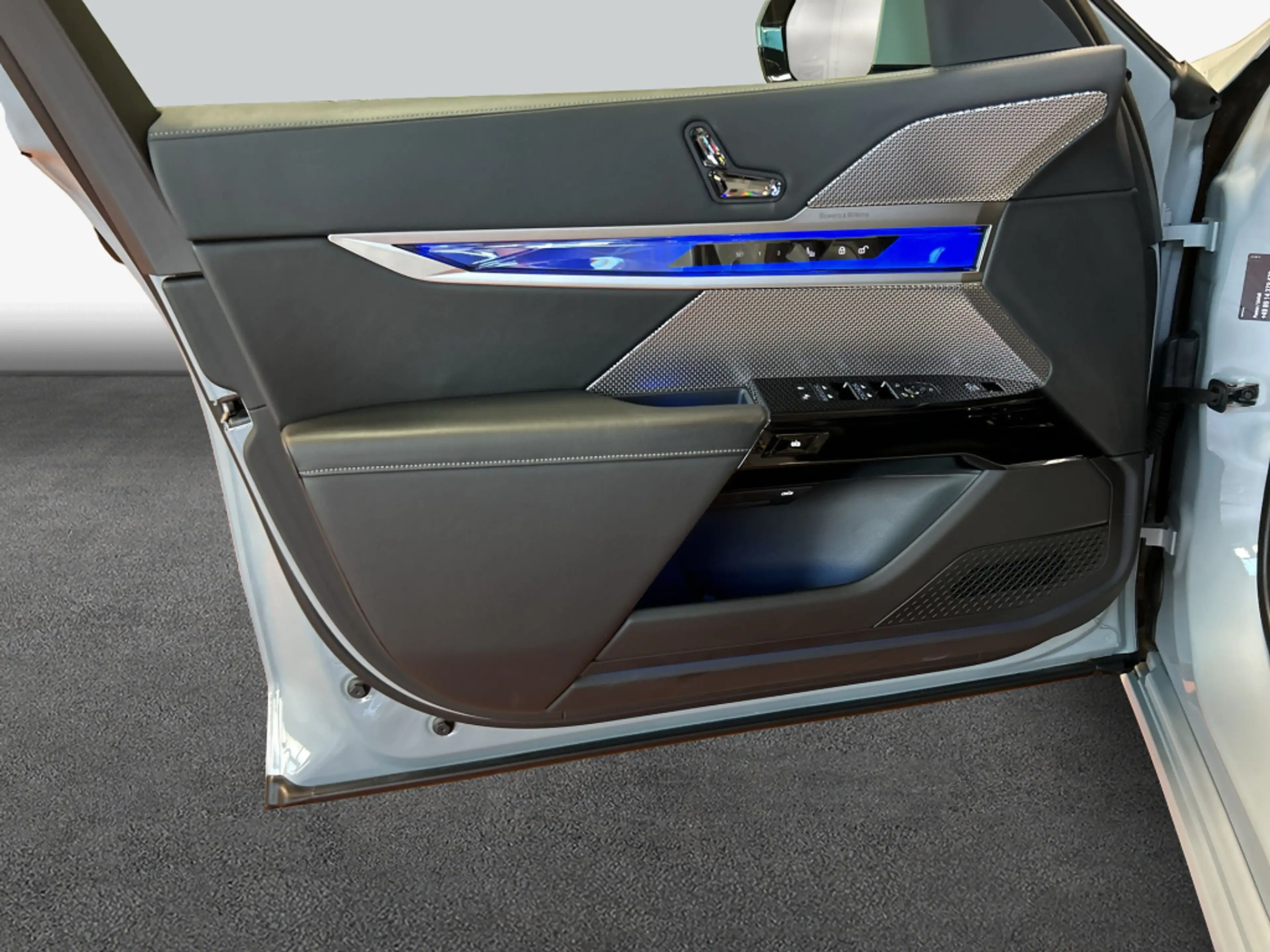 BMW i7 eDrive50, Panoramadach, MSport — photo 21