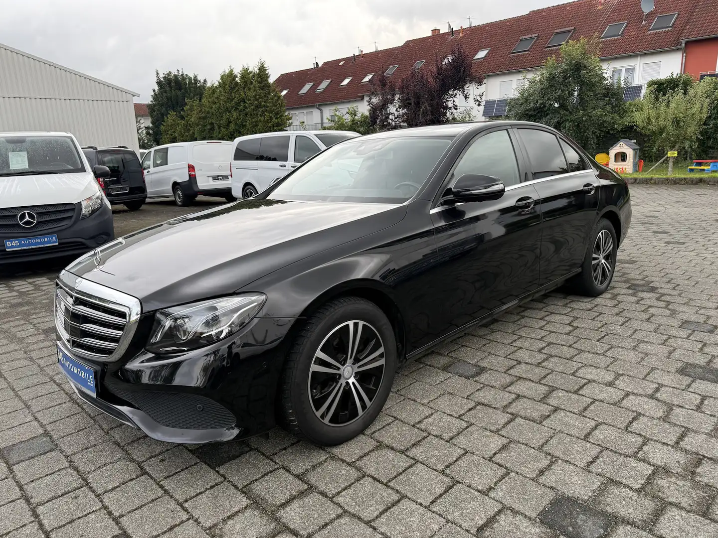 Mercedes-Benz E 220 d 9G 360°-KAMERA DISTRONIC LED NAVI AHK SPUR Schwarz - 2