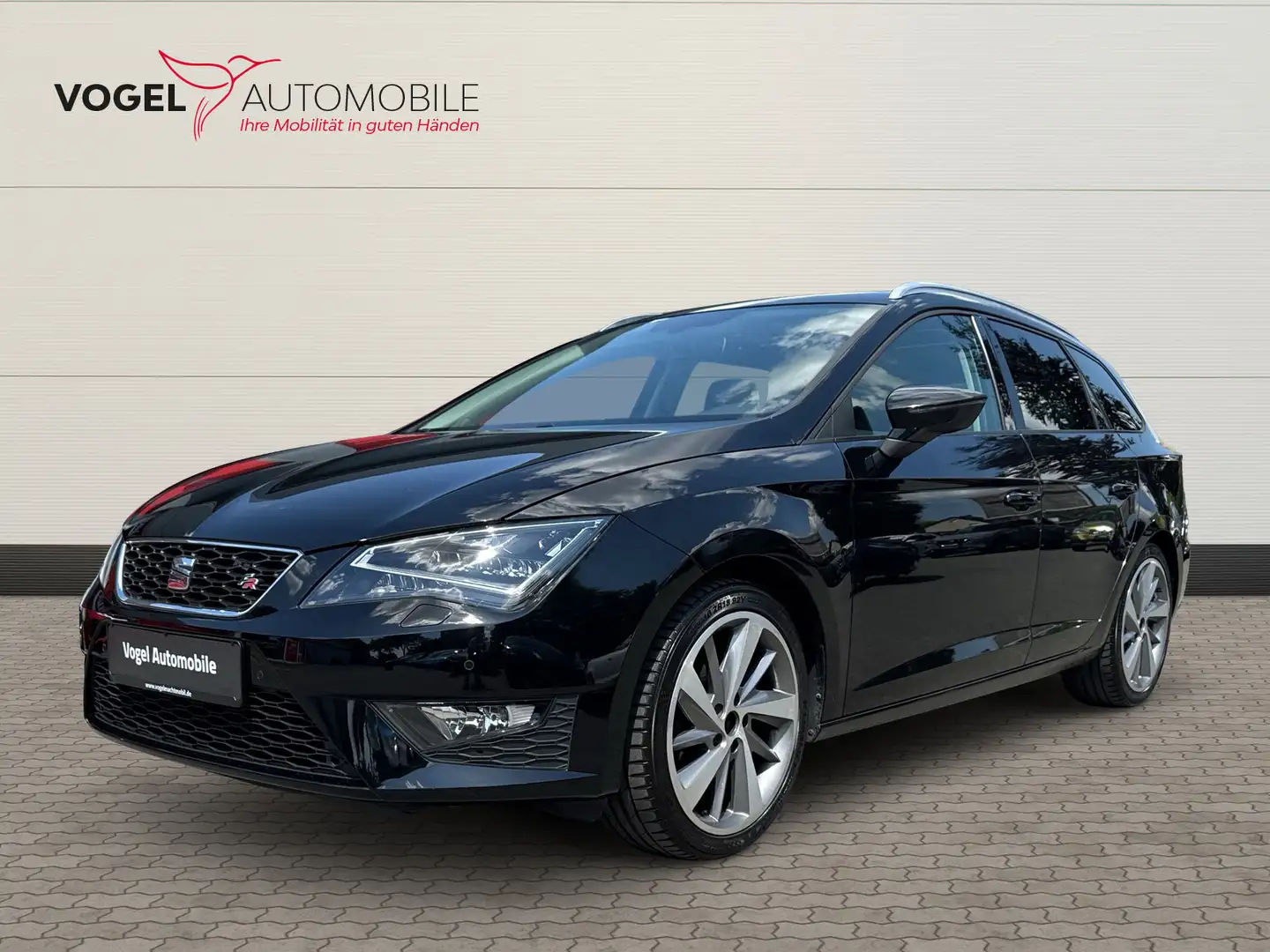 SEAT Leon ST +AHK+Navi+Pano+LED Schwarz - 1