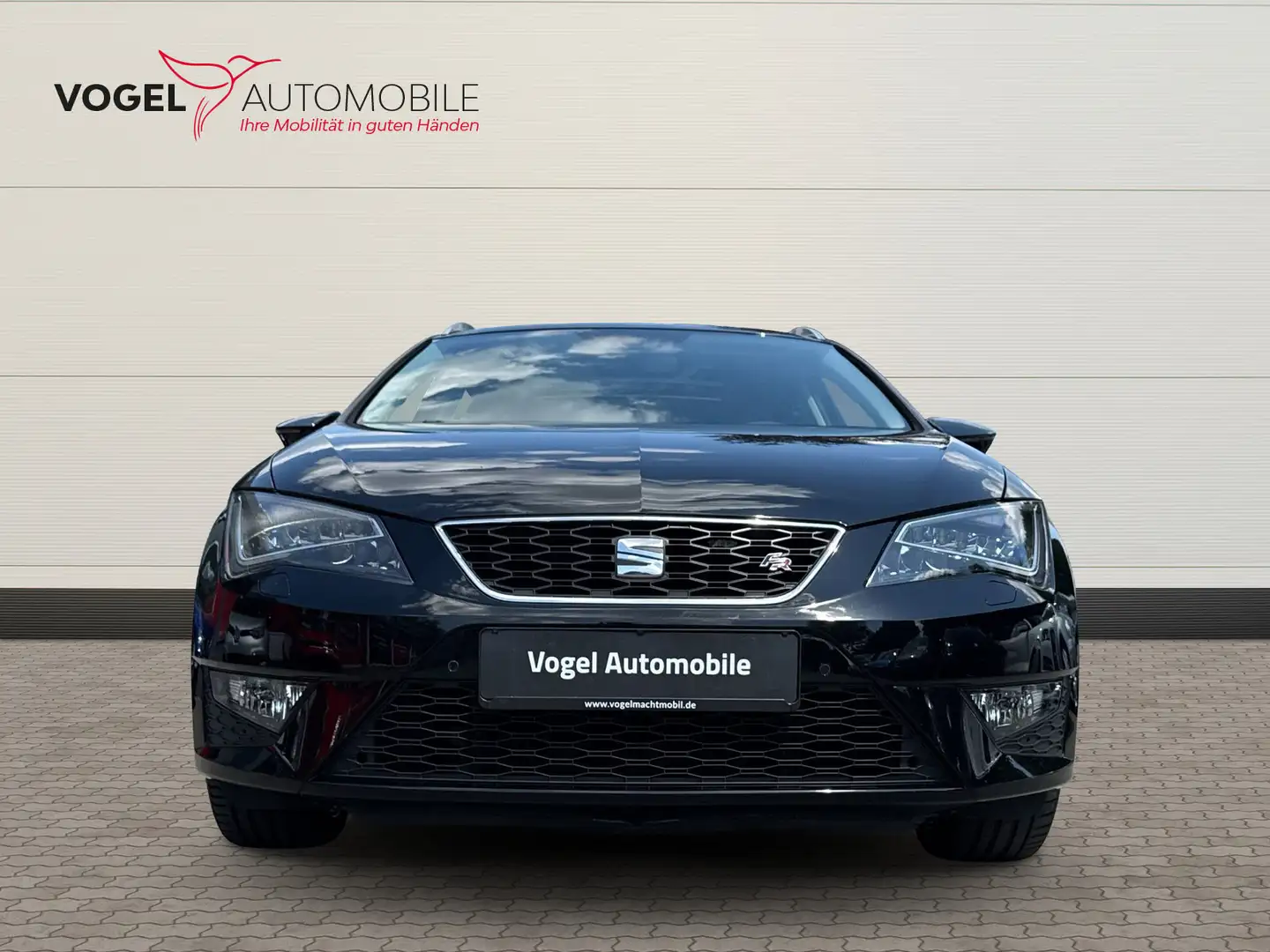 SEAT Leon ST +AHK+Navi+Pano+LED Schwarz - 2