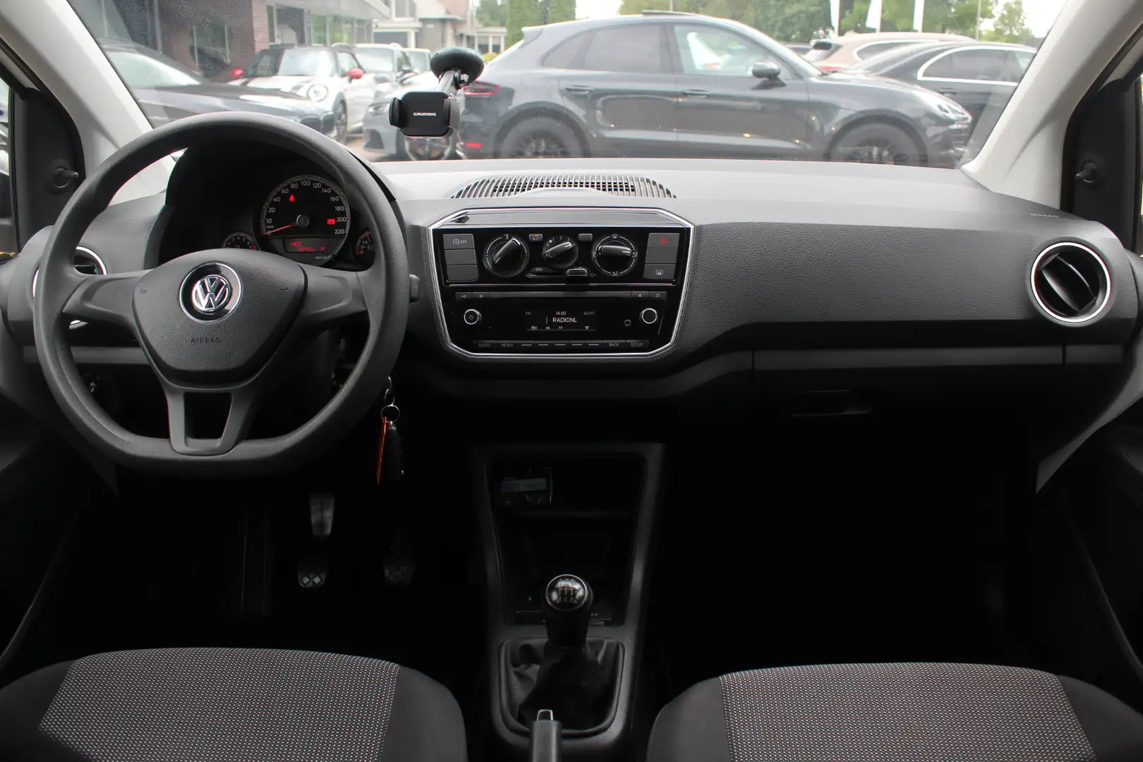 Volkswagen up! 1.0 BMT take up! / Airco / Radio / LED Dagrijverli Wit - 2