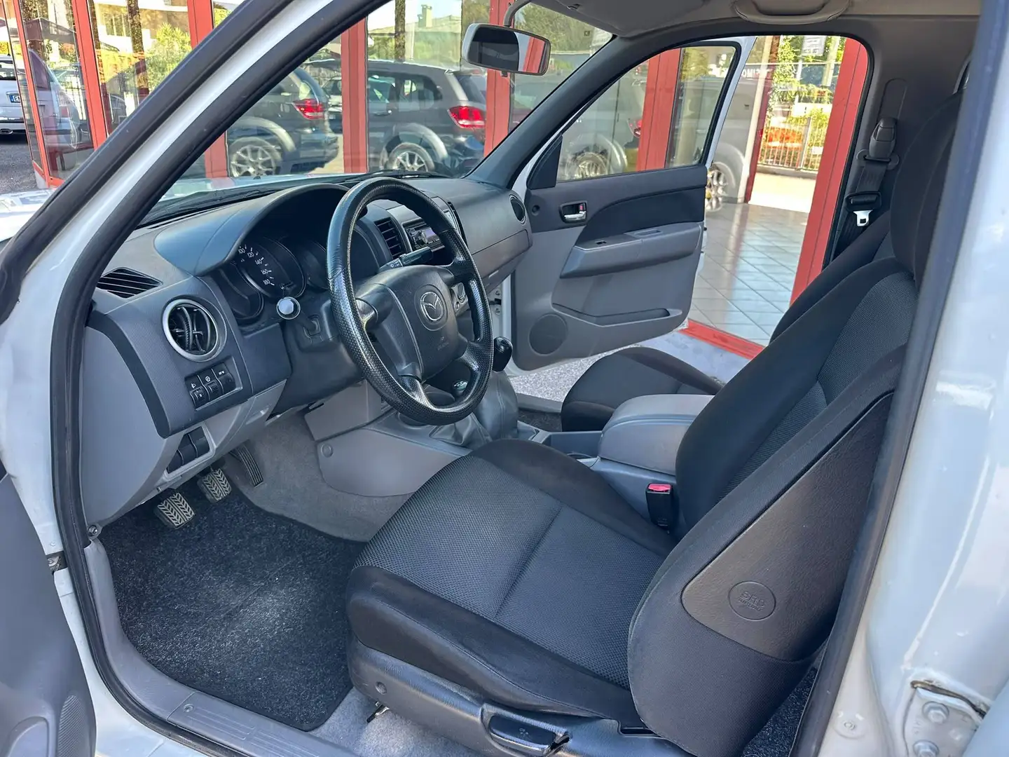 Mazda BT-50 Pick Up BT-50 2.5 td double cab Hot 143cv Weiß - 2