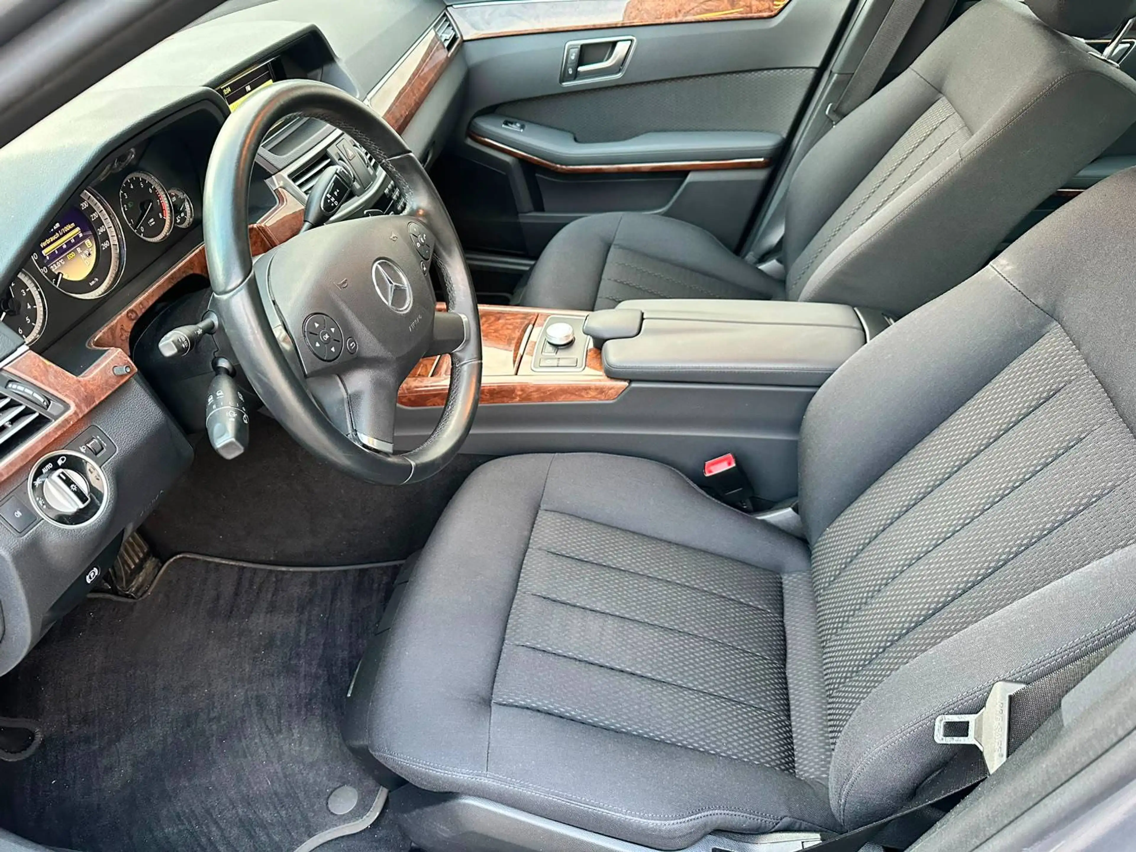 Mercedes-Benz E 350 E 350 CGI V6 *2.HAND*SCHECKHEFT*RENTNER*69TKM* — photo 5