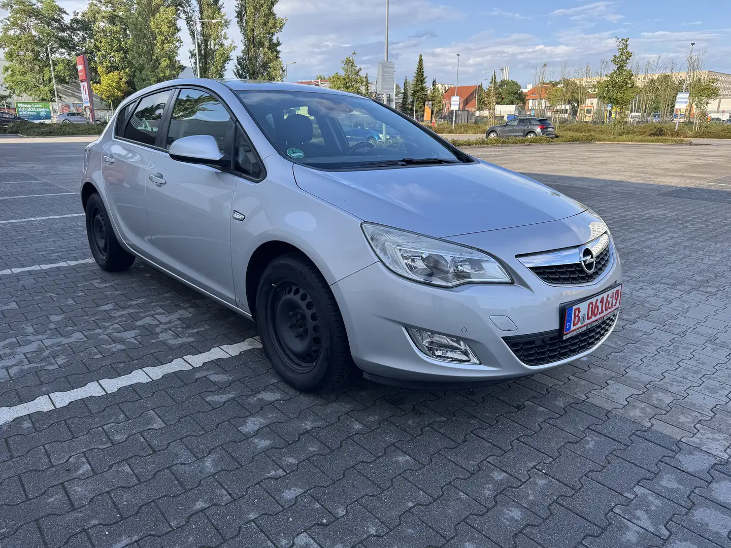 Opel Astra Design Edition Grau - 1