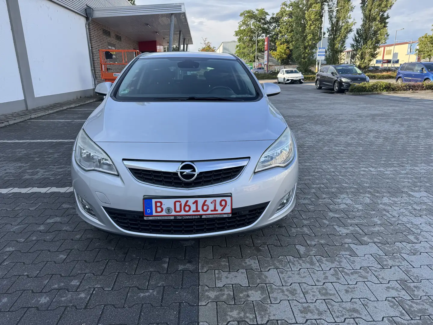 Opel Astra Design Edition Grau - 2