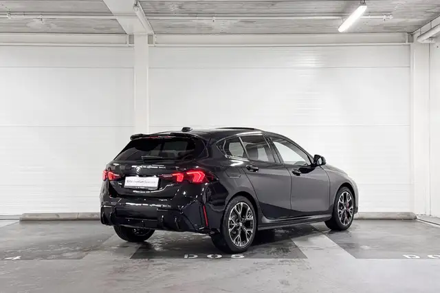 BMW 1 Series view 6