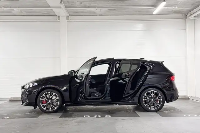 BMW 1 Series view 3