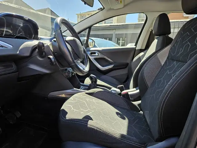 Peugeot 2008 view 12