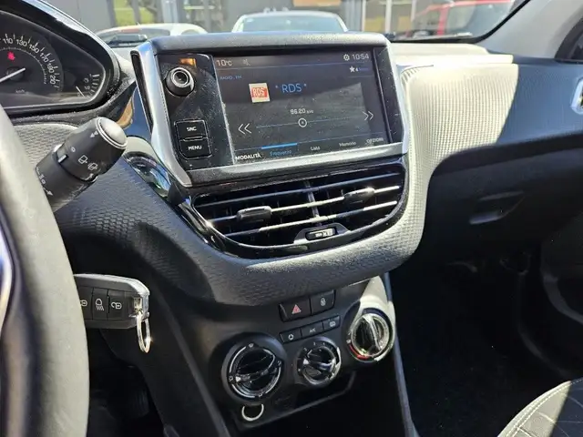 Peugeot 2008 view 9