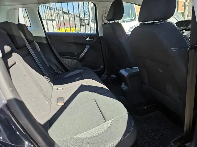 Peugeot 2008 view 11