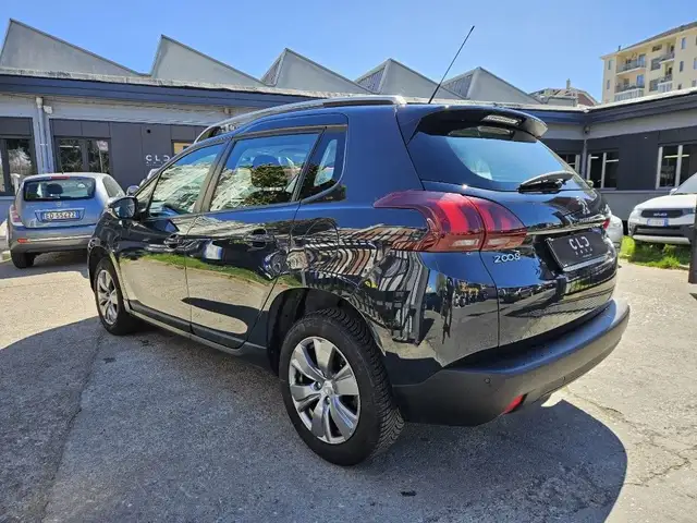 Peugeot 2008 view 6