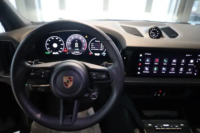 Porsche Cayenne view 14