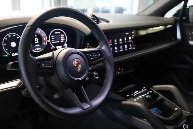 Porsche Cayenne view 13